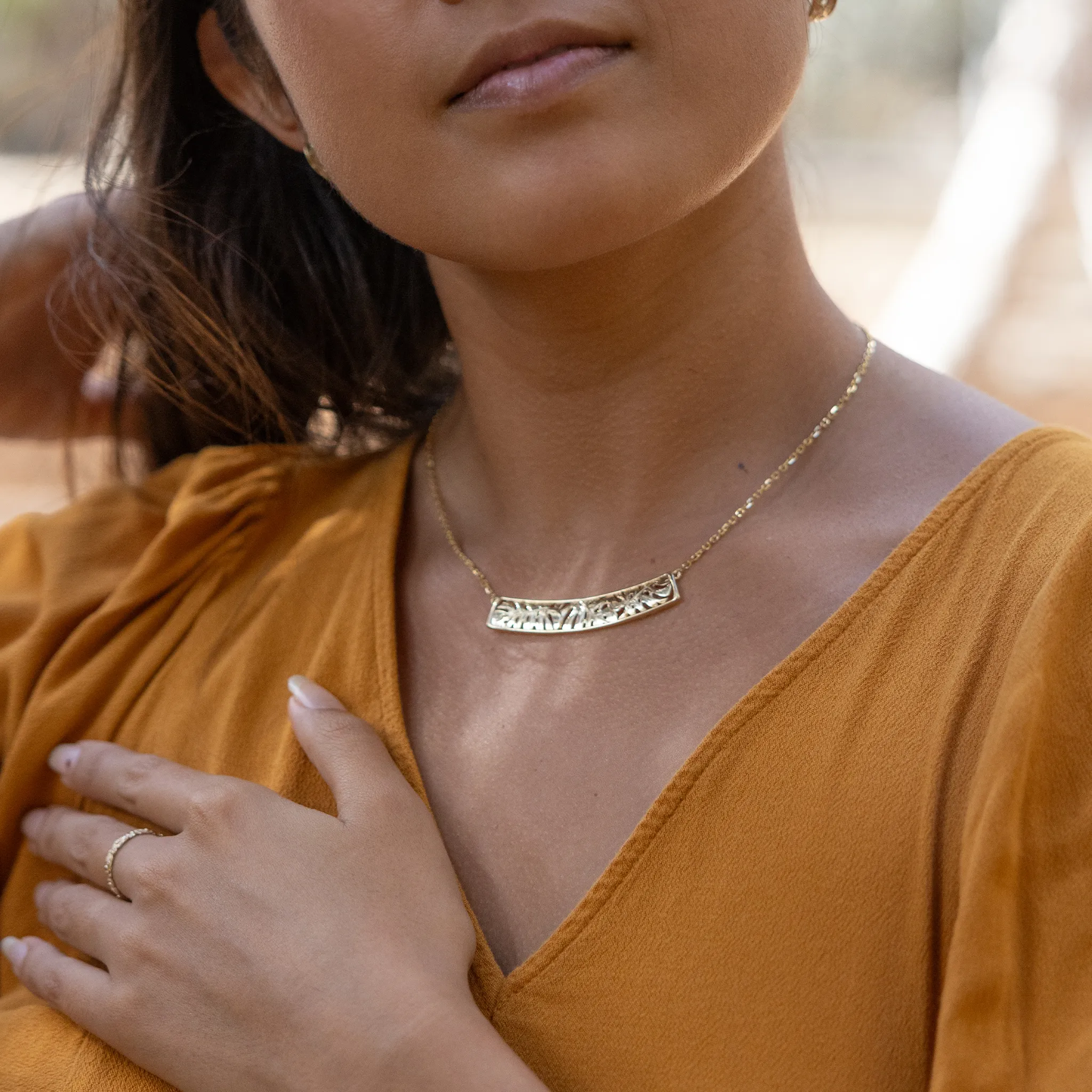 16-18" Adjustable Monstera Necklace in Gold - 55mm