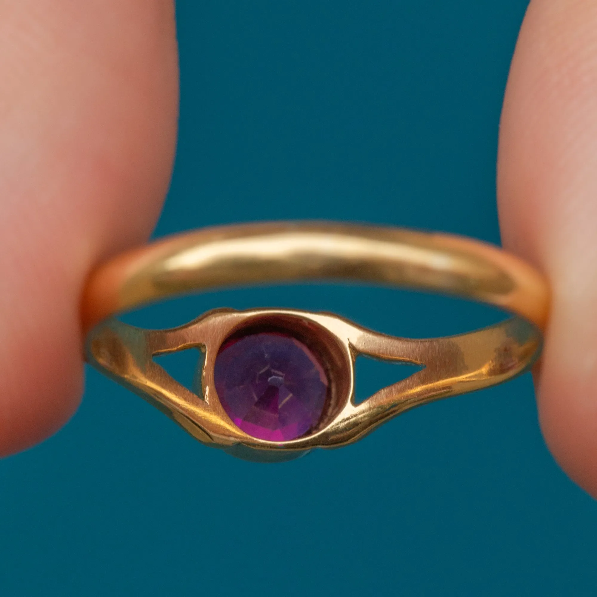 Antique 18ct Gold Garnet Solitaire Ring, c.1913
