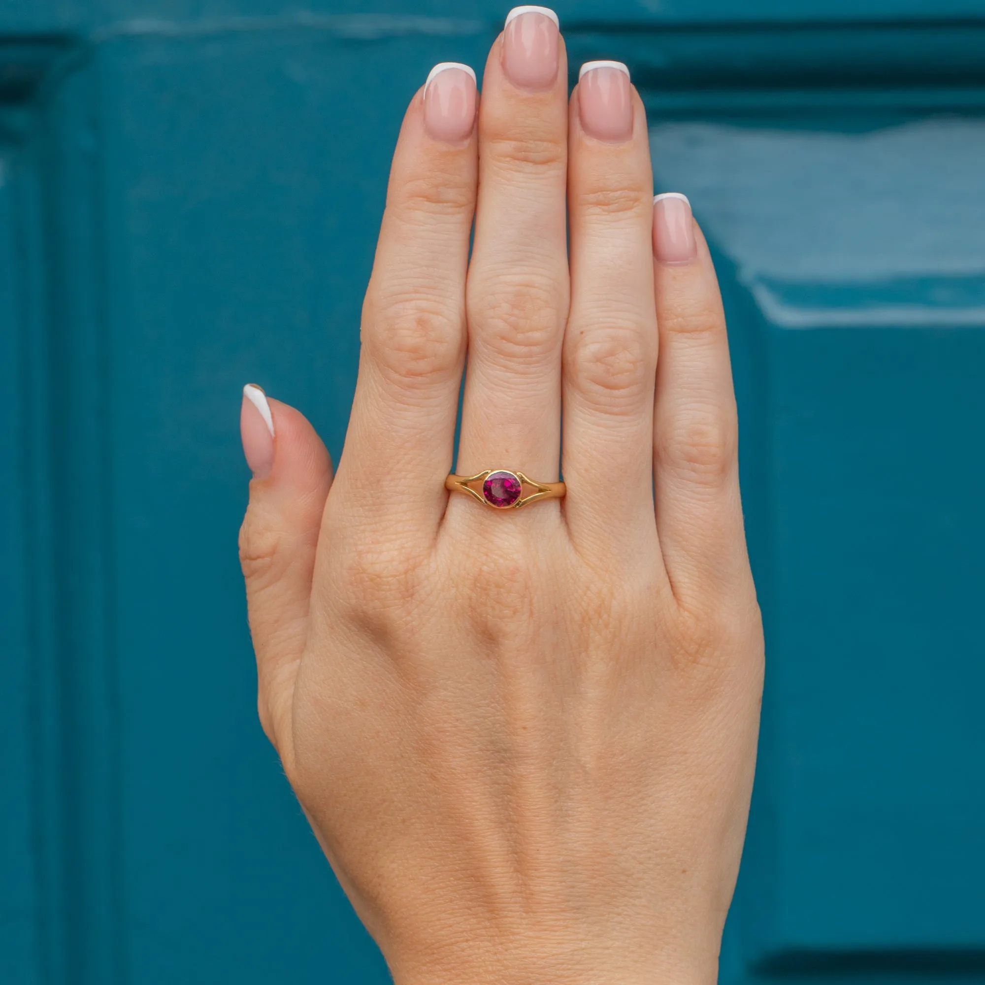 Antique 18ct Gold Garnet Solitaire Ring, c.1913