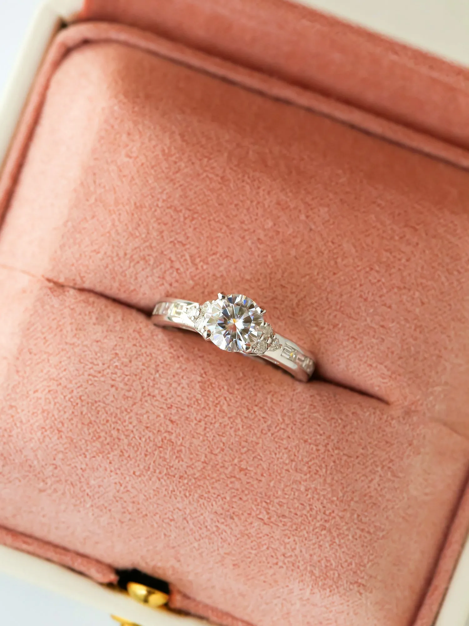 Cluster Point Channel Ring