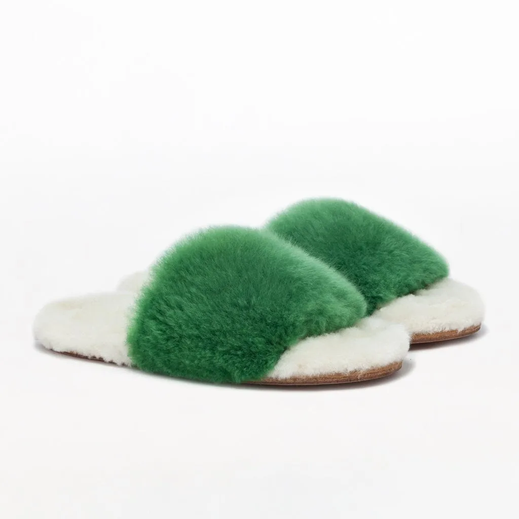 ETHICALLY AND CRUELTY FREE ALPACA SLIDER IN GREEN/WHITE